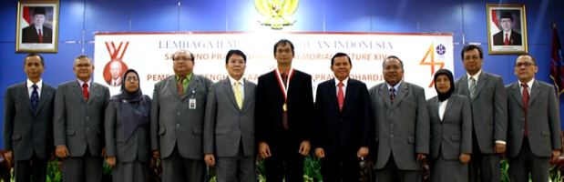 Sri Widiyantoro Terima Sarwono Award dari LIPI