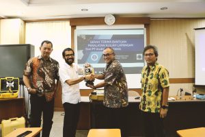 Serah Terima Bantuan Peralatan Kuliah Lapangan dan Kuliah Umum PT Arutmin Indonesia