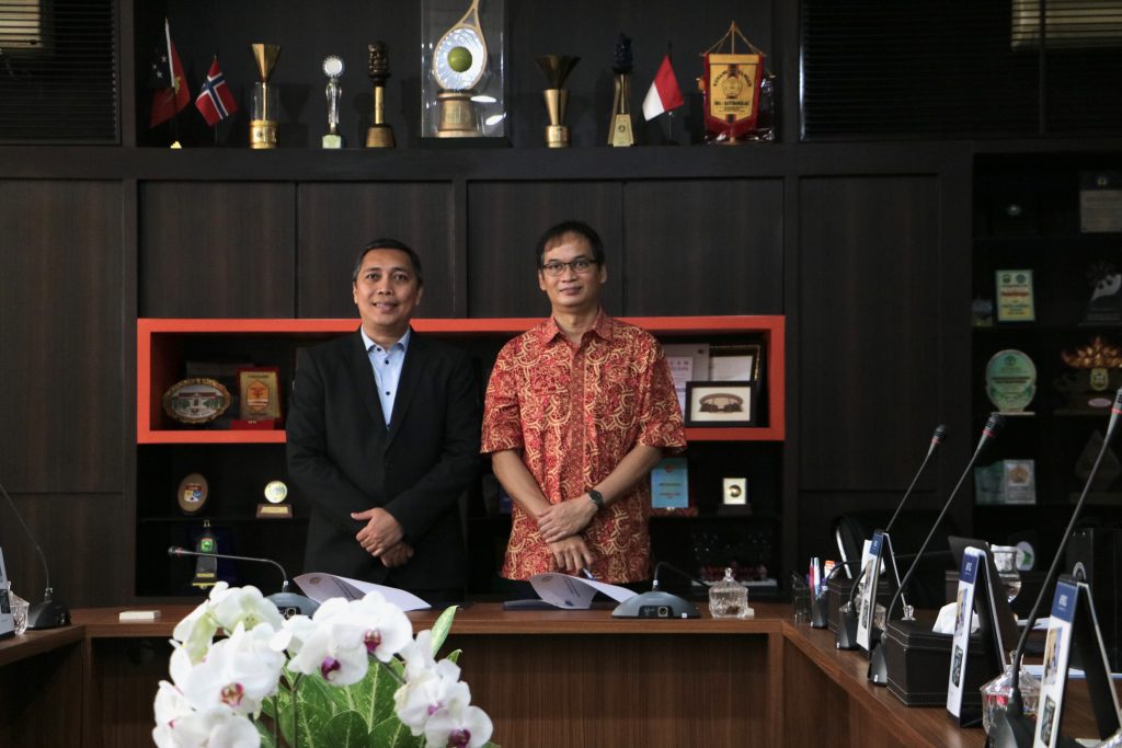 Zulfian Mirza (PT SESM) with Prof. Sri Widiyantoro, M.Sc., Ph.D. (Dean of FTTM ITB)