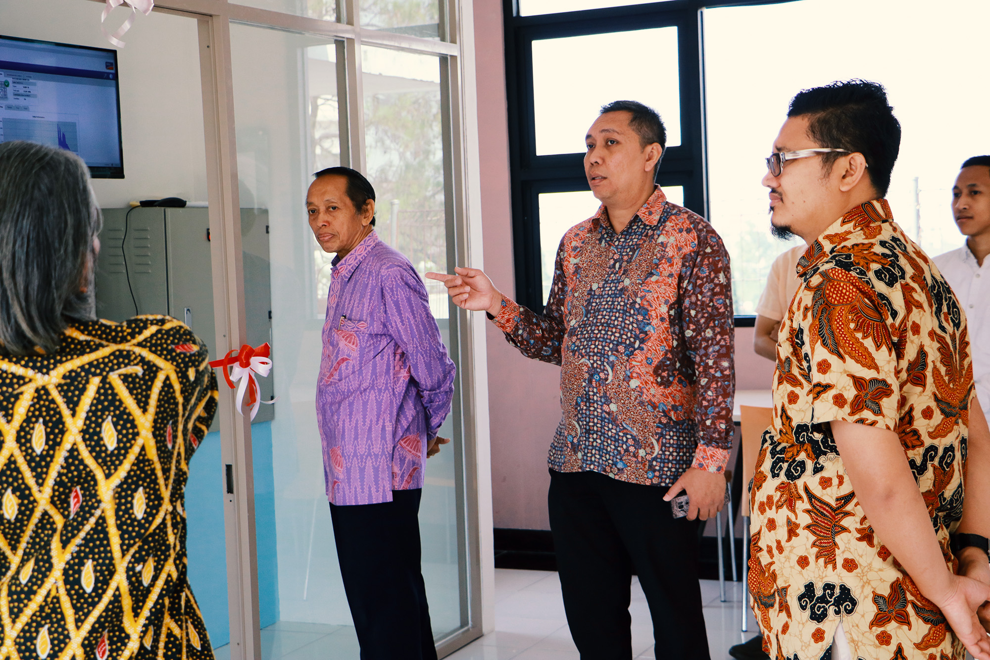 kegiatan serah terima PLTS PT SESM dan FTTM ITB 3