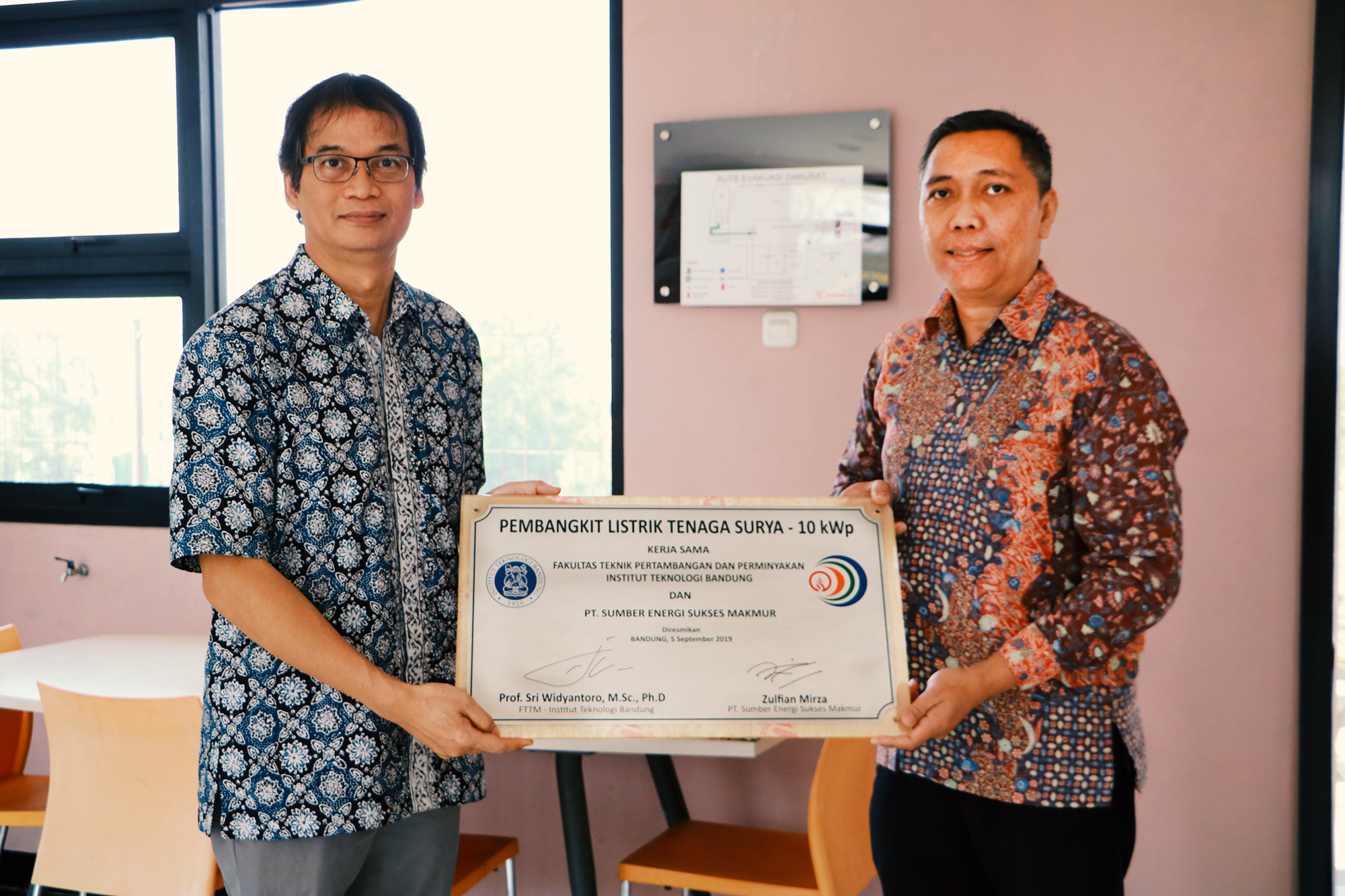penandatanganan prasasti peresmian