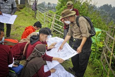 Teknik Geofisika FTTM ITB selenggarakan Kuliah Lapangan di Sesar Lembang